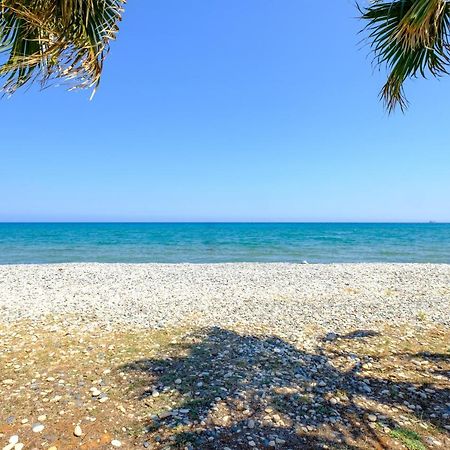 Oceanview Apartment Larnaca Esterno foto