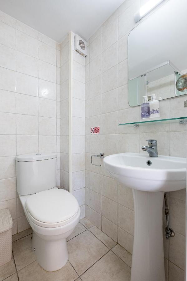 Oceanview Apartment Larnaca Esterno foto