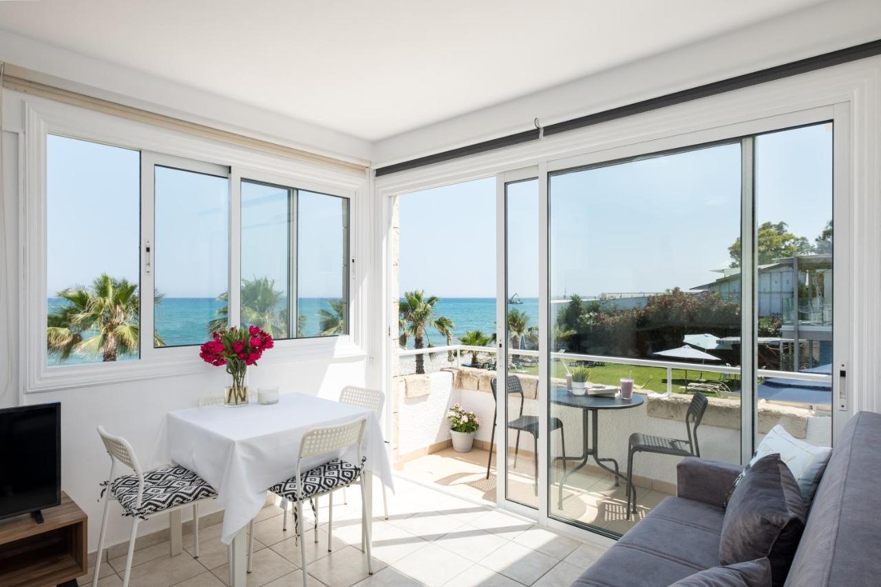 Oceanview Apartment Larnaca Esterno foto