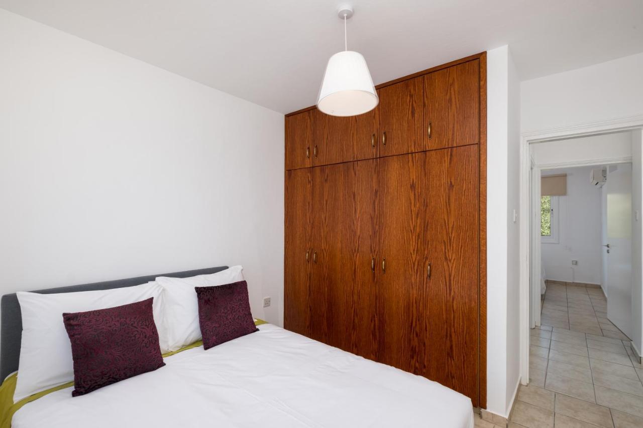Oceanview Apartment Larnaca Esterno foto