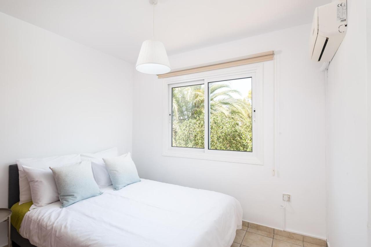 Oceanview Apartment Larnaca Esterno foto