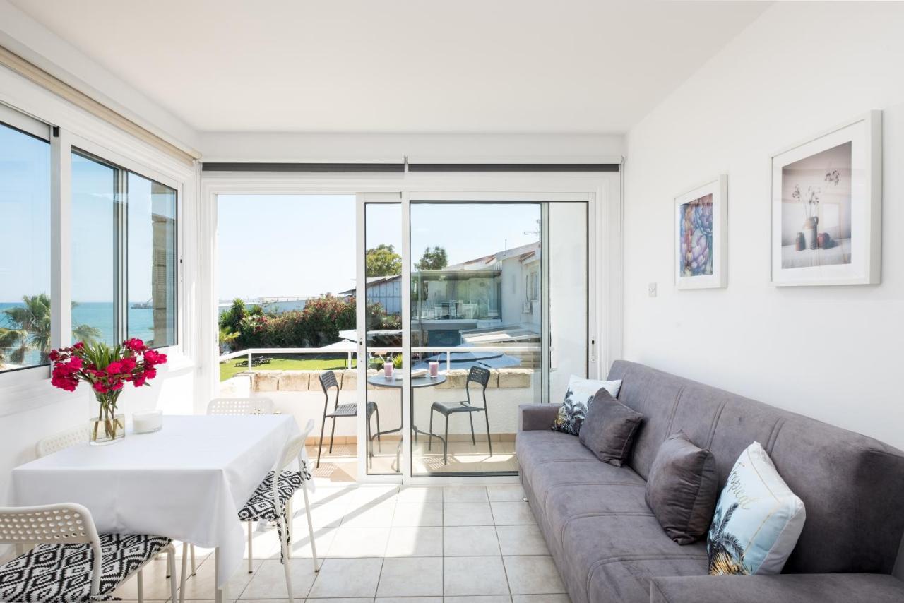 Oceanview Apartment Larnaca Esterno foto