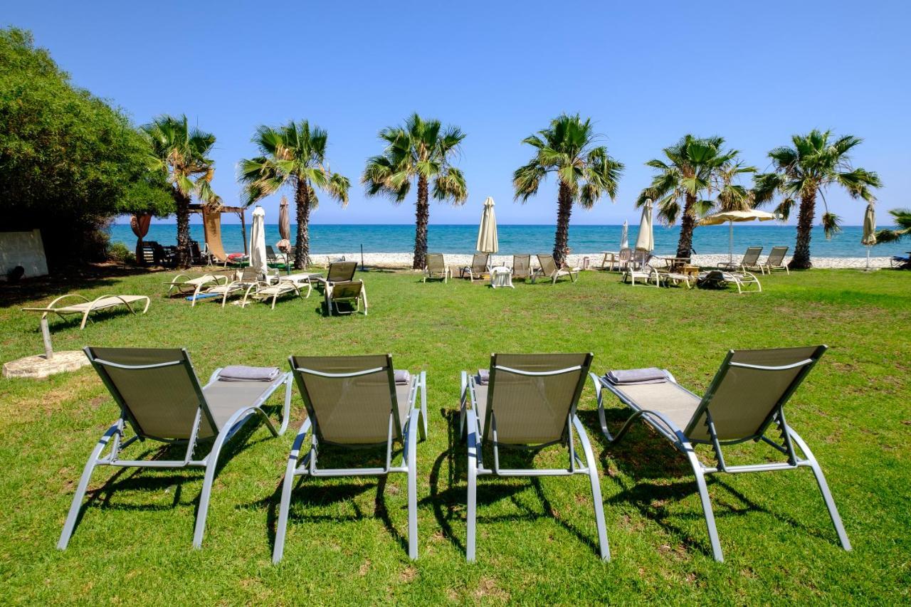Oceanview Apartment Larnaca Esterno foto