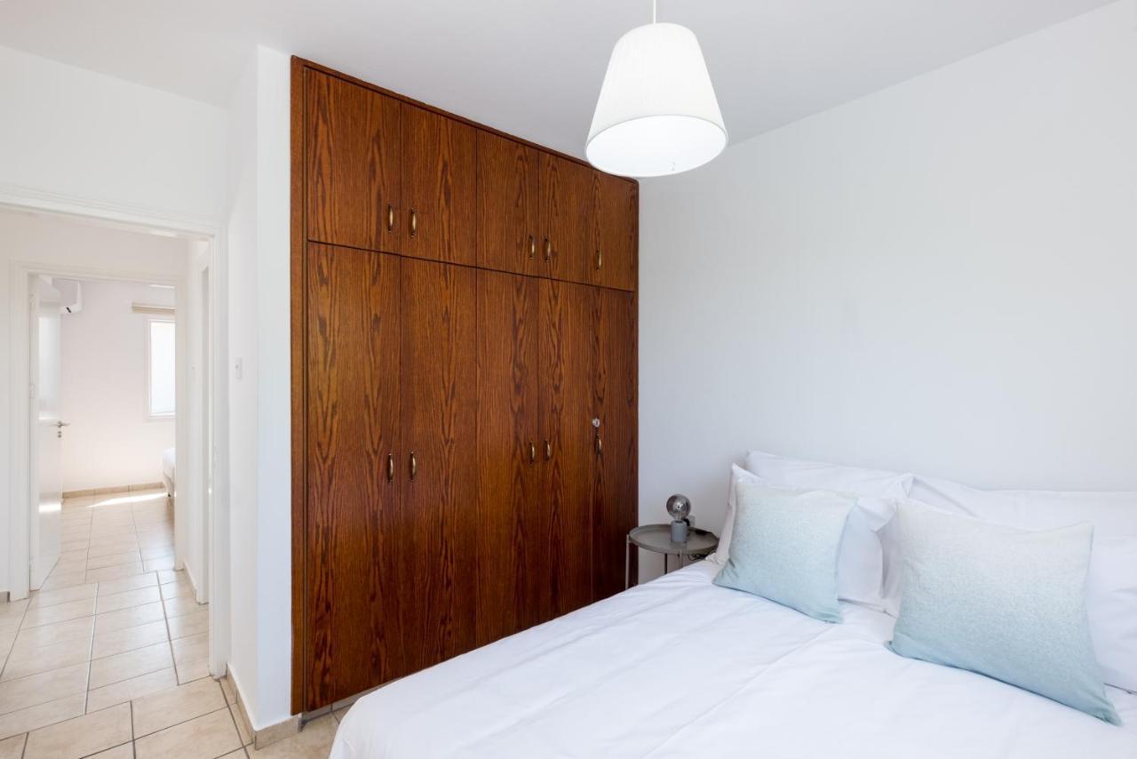Oceanview Apartment Larnaca Esterno foto