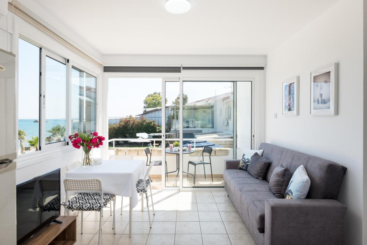 Oceanview Apartment Larnaca Esterno foto